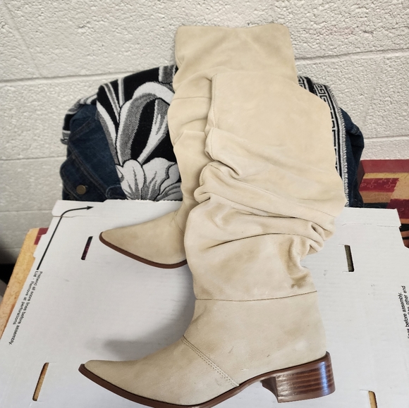 CHINESE LAUNDRY Womens Suede Pointed Toe Low Heel Slouch BOOTS Pull-On Sz 7.5M - Picture 10 of 16